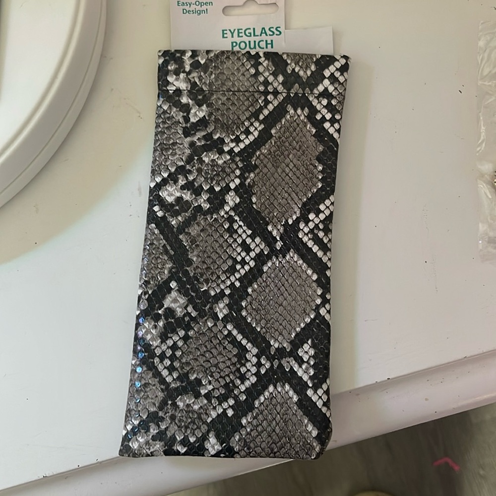 Eye glass case will fit most sunglasses,reading Eyeglass Pouch w/Easy-Open